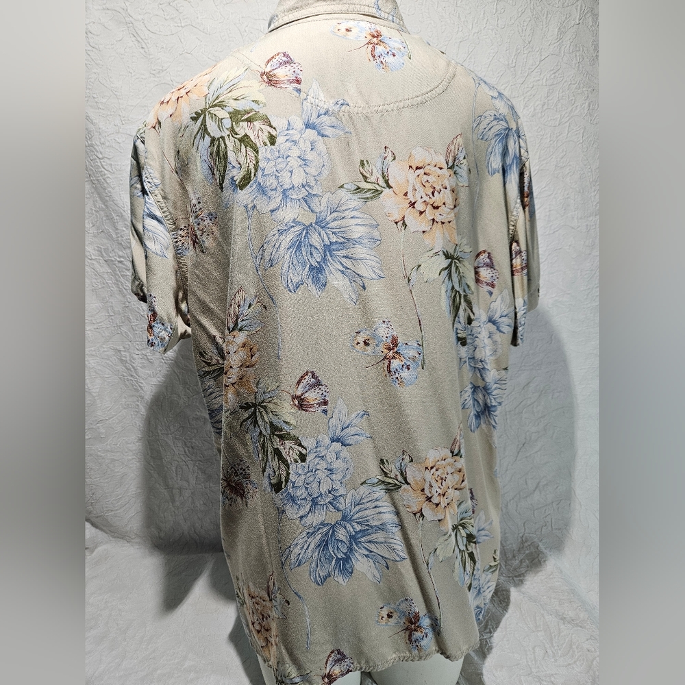 Liz Claiborne Floral Button Top - Picture 2 of 8